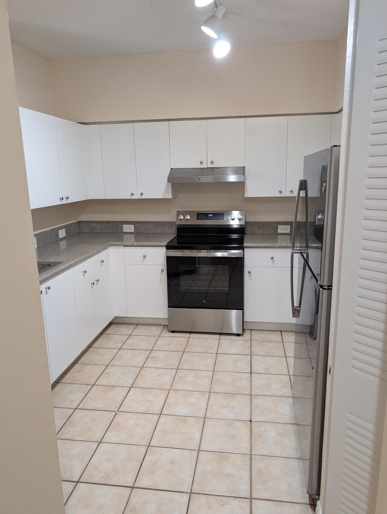 350 Crestwood Circle - Photo 9
