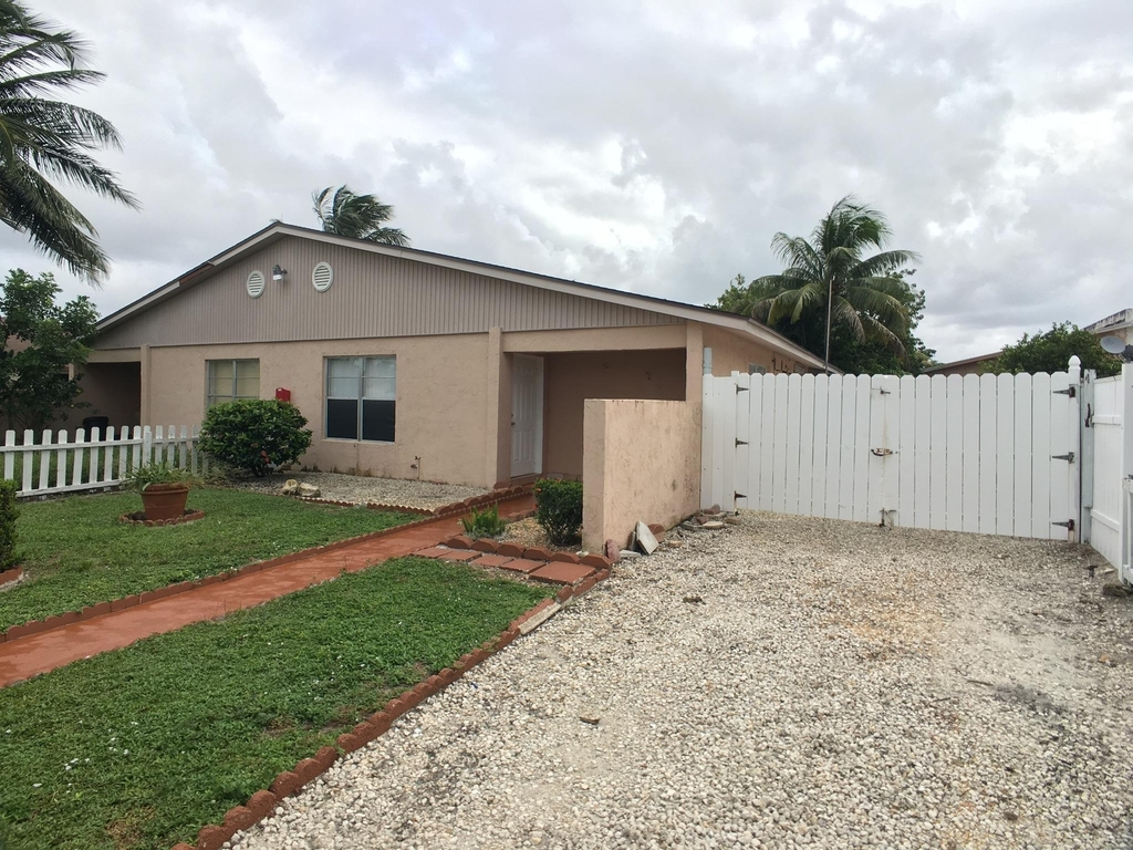 5852 Albert Road - Photo 0