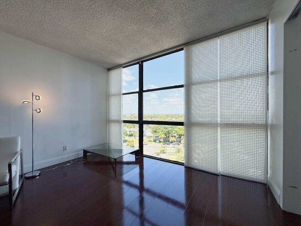 800 Parkview Drive - Photo 7