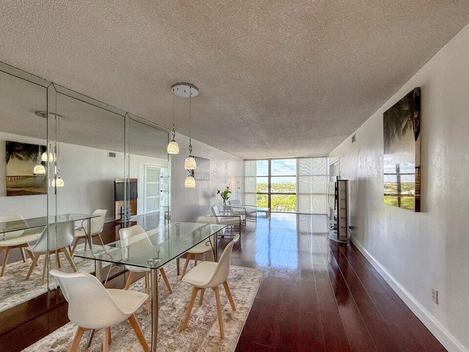 800 Parkview Drive - Photo 5