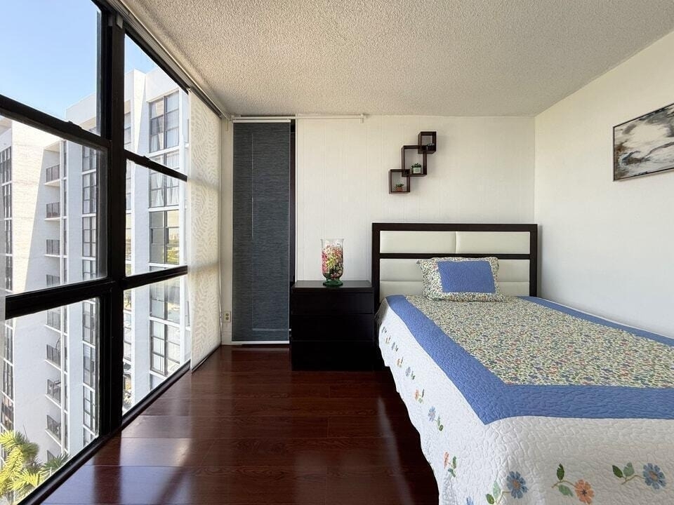 800 Parkview Drive - Photo 19