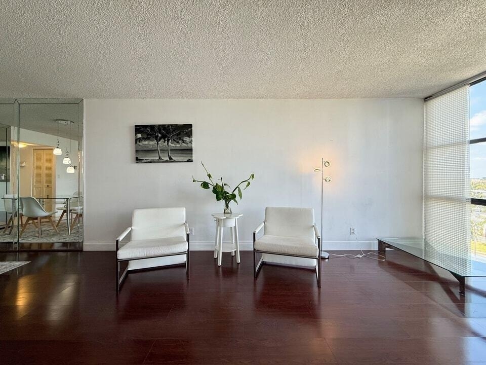 800 Parkview Drive - Photo 6