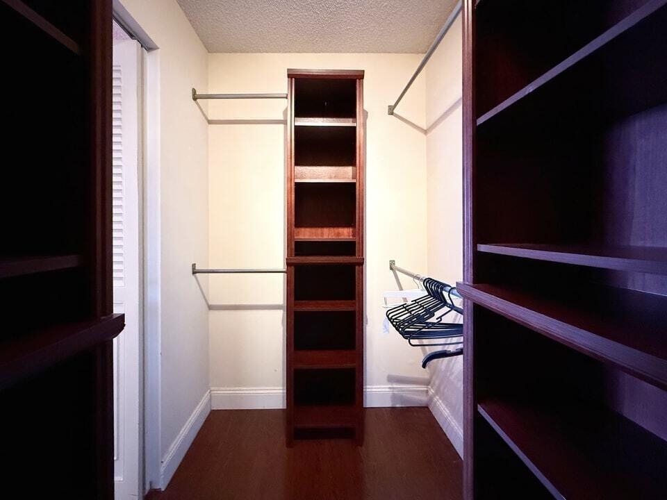 800 Parkview Drive - Photo 16