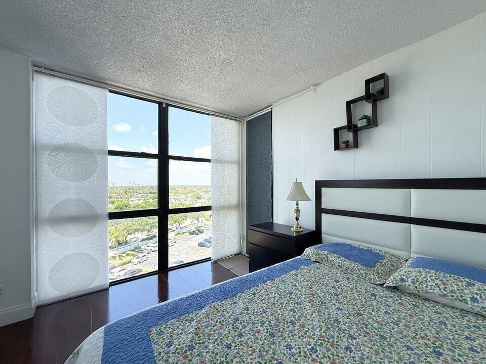 800 Parkview Drive - Photo 17