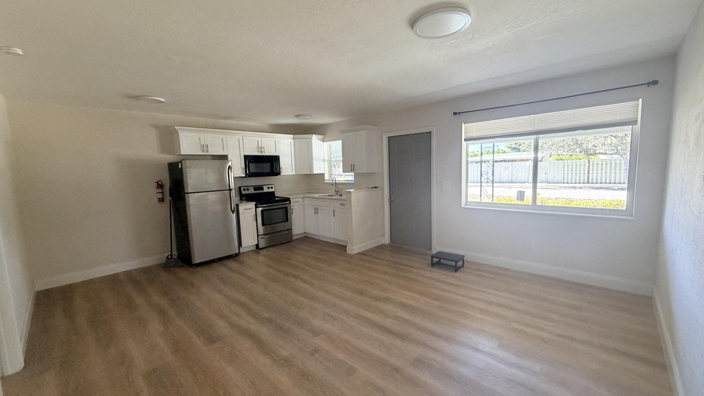 800 Moffett Street - Photo 2