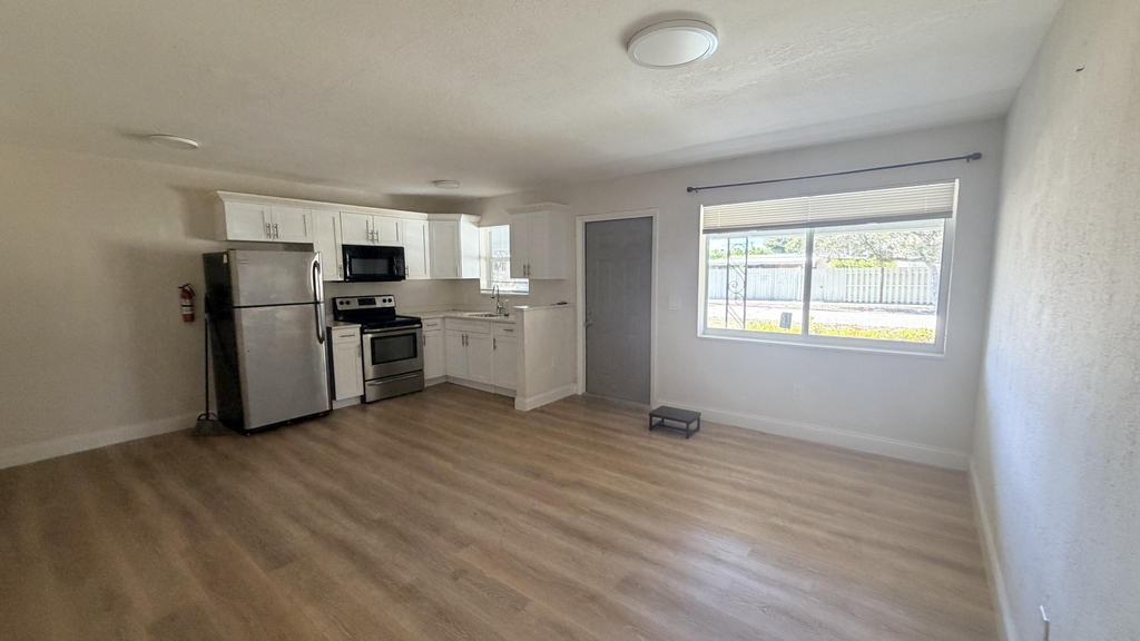 800 Moffett Street - Photo 1