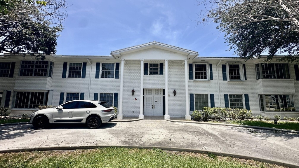 2171 Ne 66th Street - Photo 24