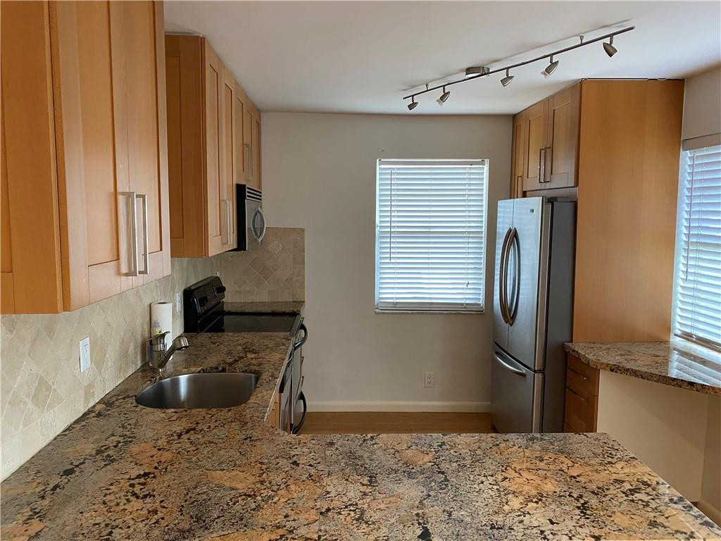 713 Se 18th Street - Photo 1