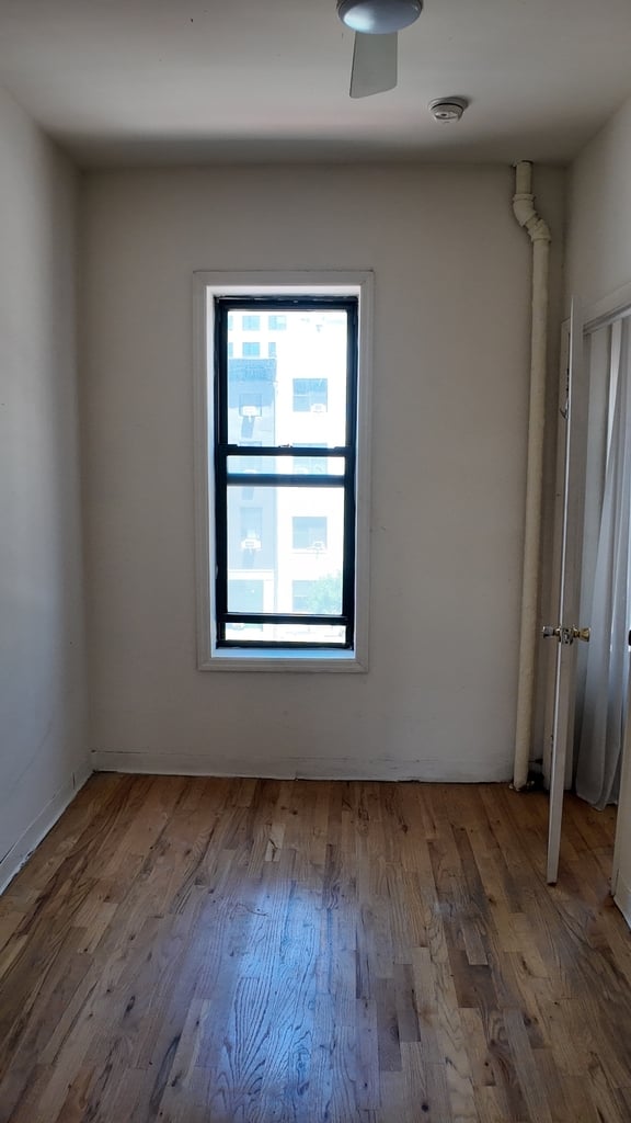 East 14th Street - Photo 7