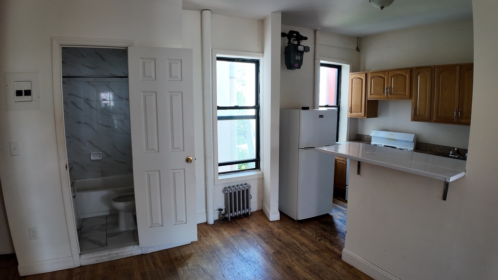 East 14th Street - Photo 3