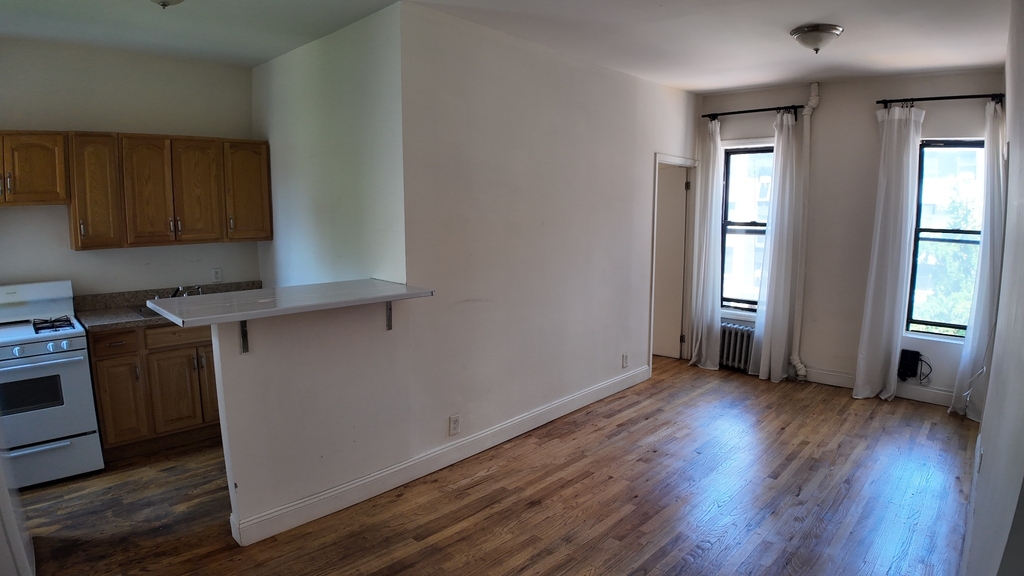 East 14th Street - Photo 0