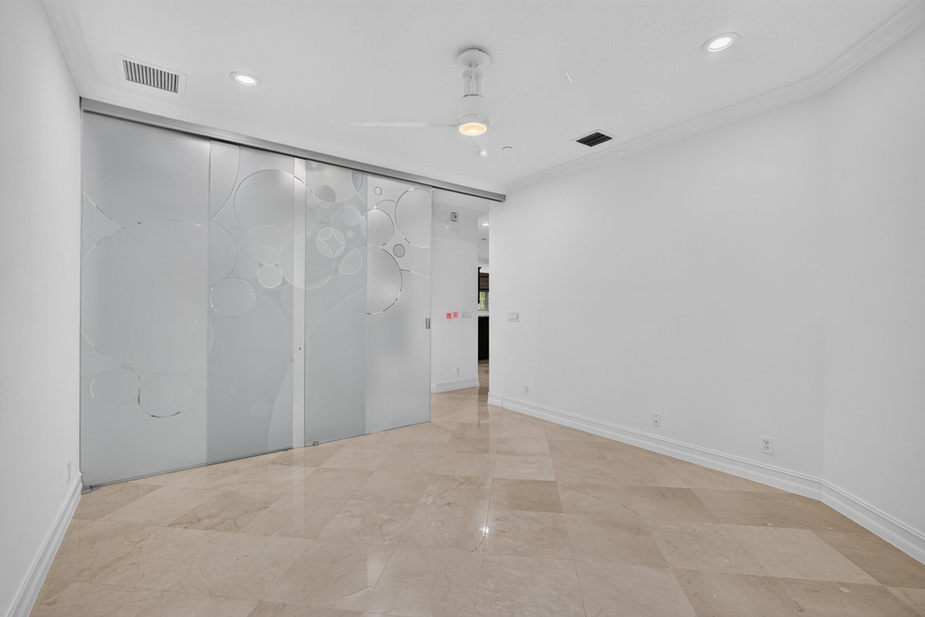 195 Tresana Boulevard - Photo 37