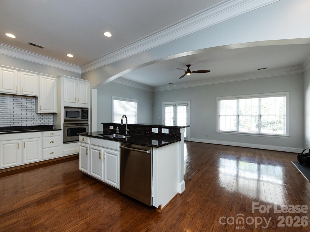 1937 Lela Avenue - Photo 15