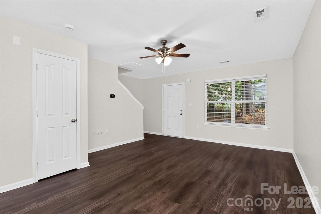 3928 Glory Street - Photo 3