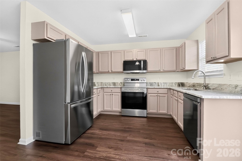 3928 Glory Street - Photo 1