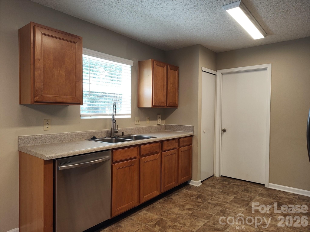 2038 Dunsmore Lane - Photo 4