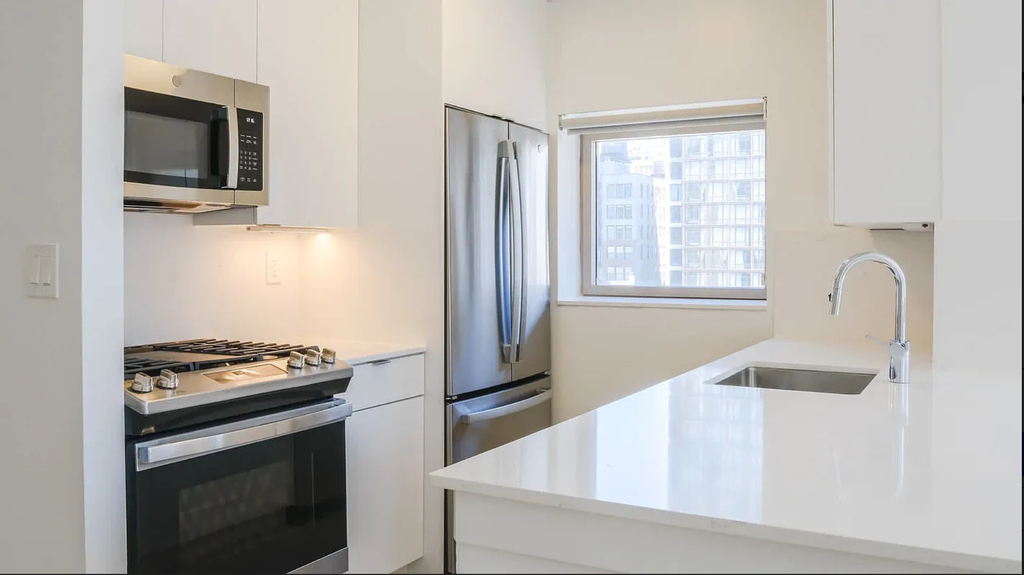  East 6th Street - Photo 1