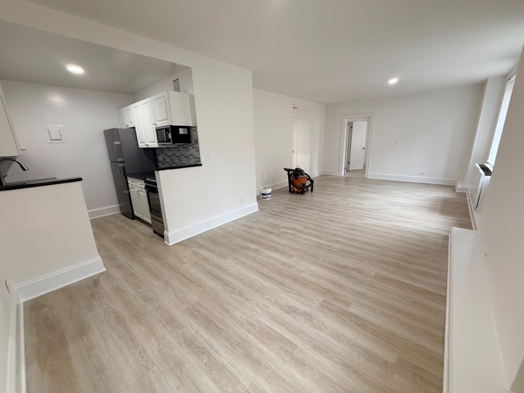 West 34th Street - Photo 1