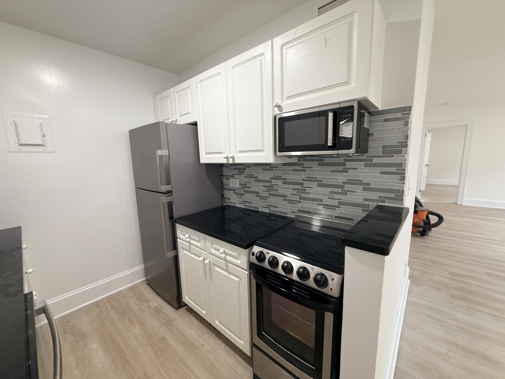 West 34th Street - Photo 2