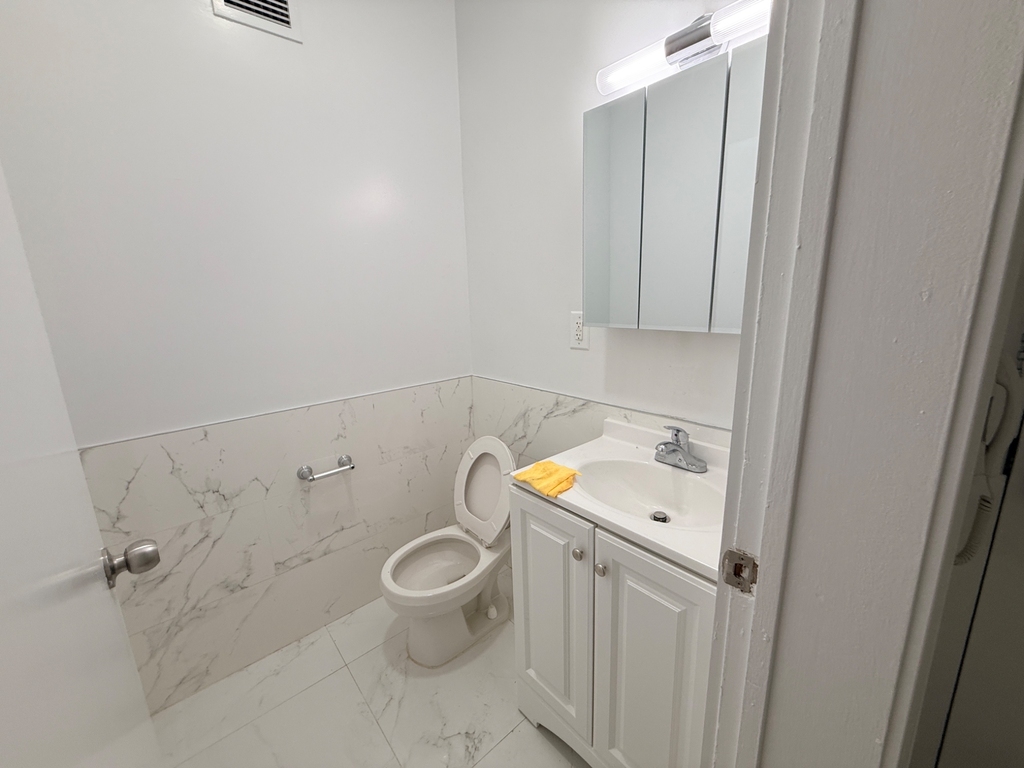West 34th Street - Photo 13