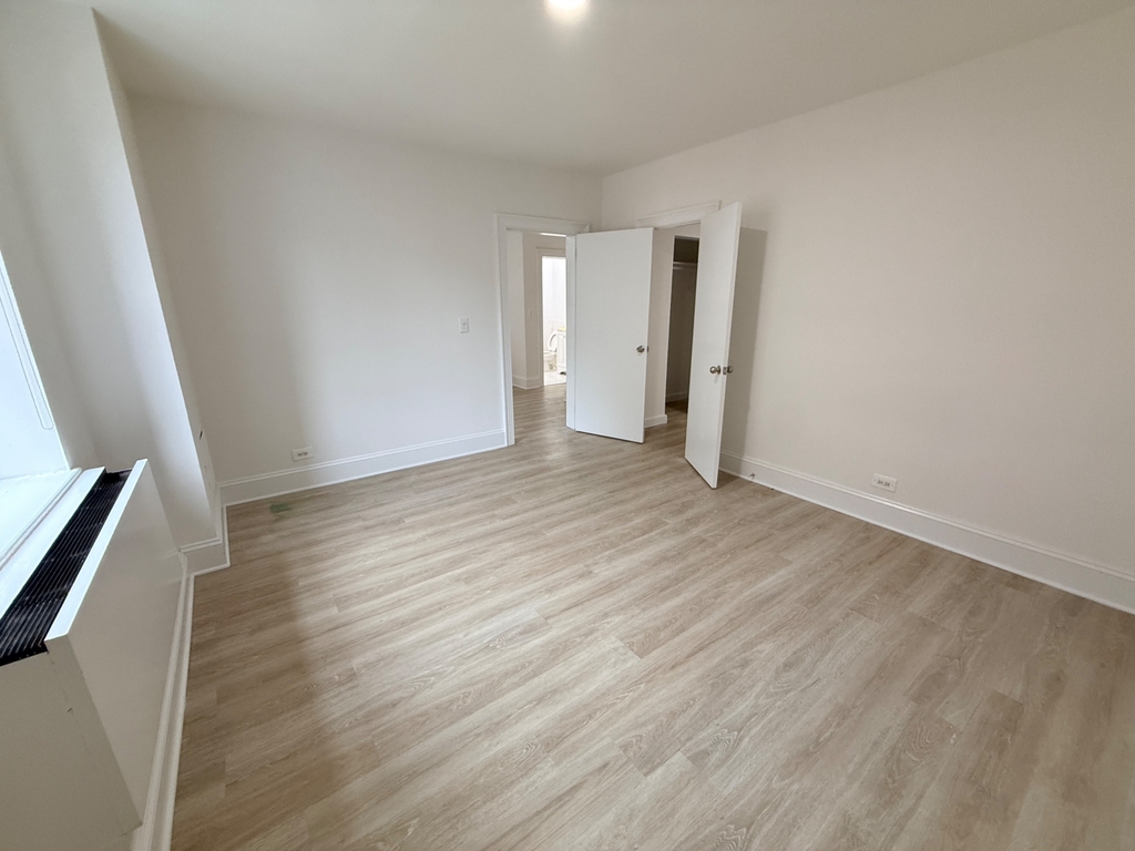 West 34th Street - Photo 9