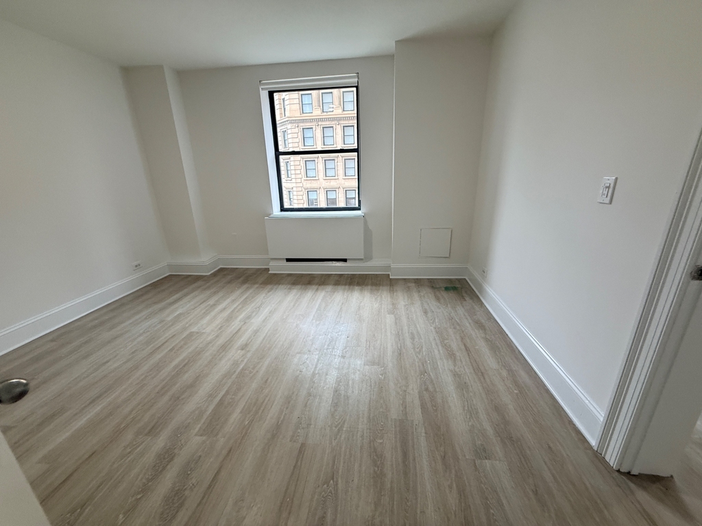 West 34th Street - Photo 0