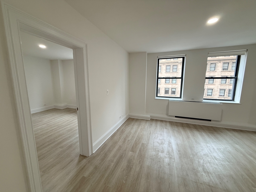 West 34th Street - Photo 3