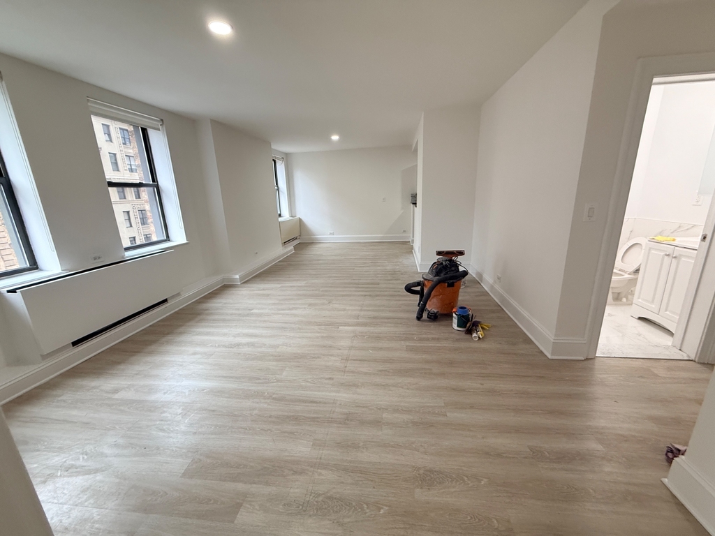 West 34th Street - Photo 14