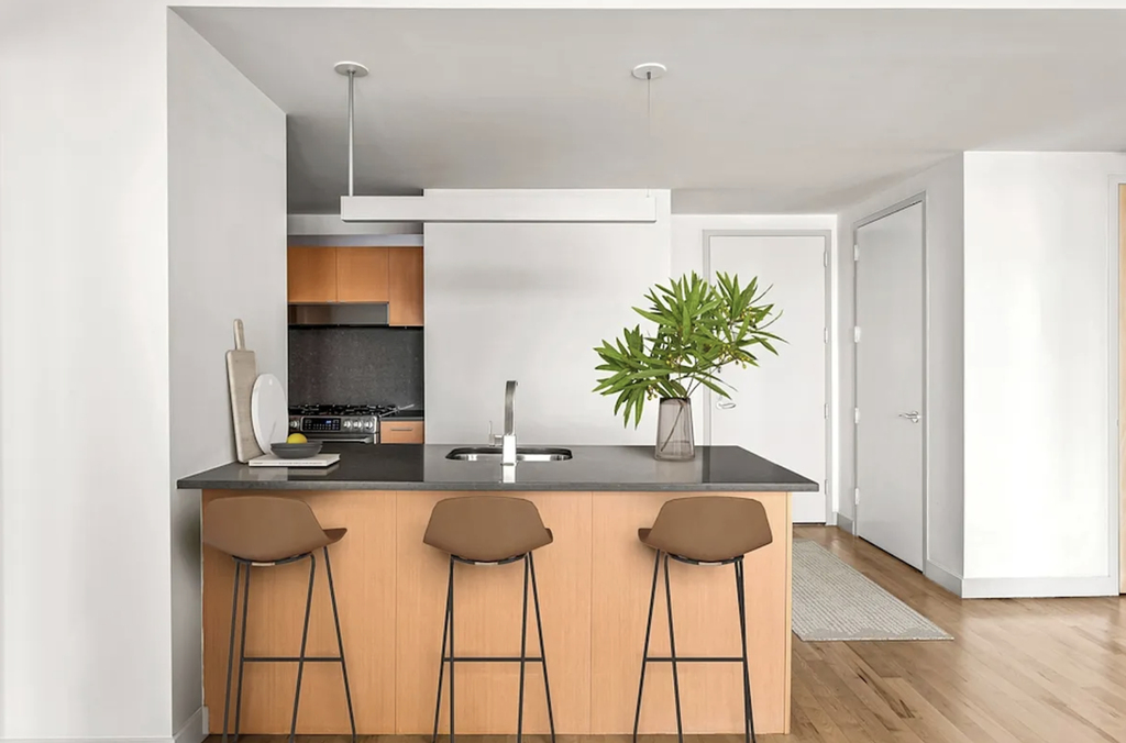 Spruce Street - Photo 2