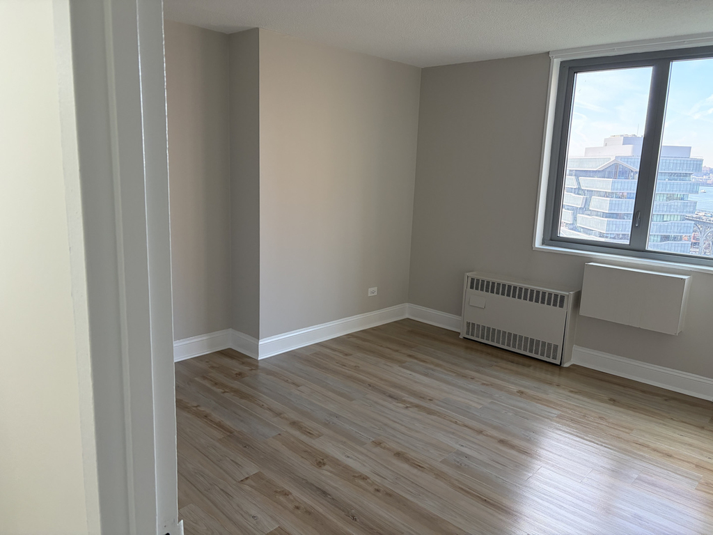 Broadway, Unit E7h - Photo 3