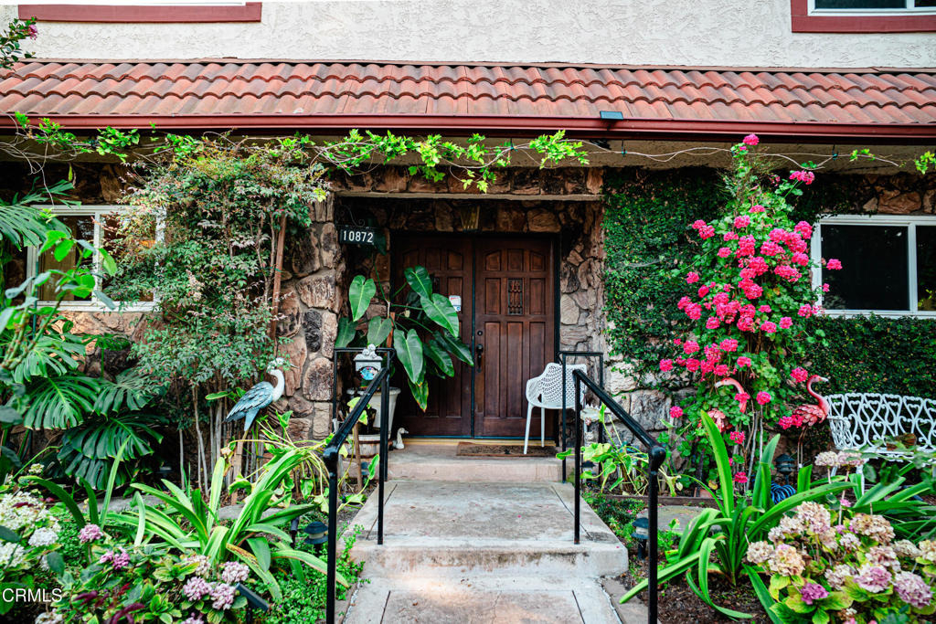 10872 Kings Road - Photo 2