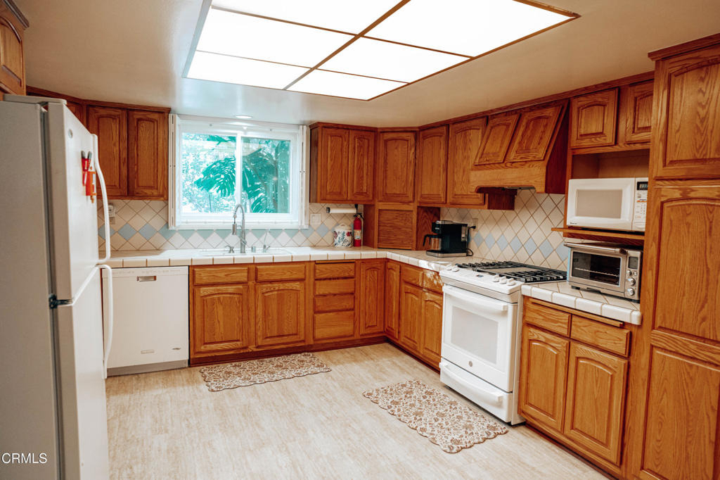 10872 Kings Road - Photo 4
