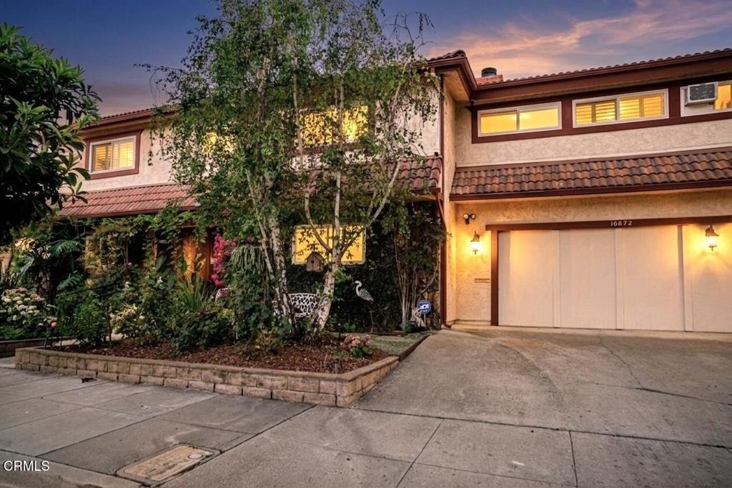 10872 Kings Road - Photo 0