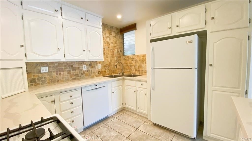 5901 Canterbury Drive - Photo 2