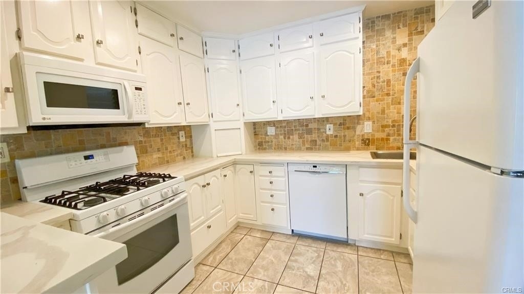 5901 Canterbury Drive - Photo 3