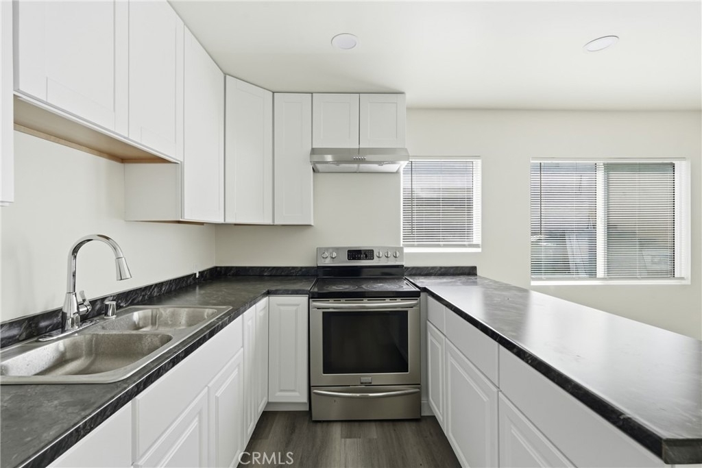 702 Walnut Street - Photo 3