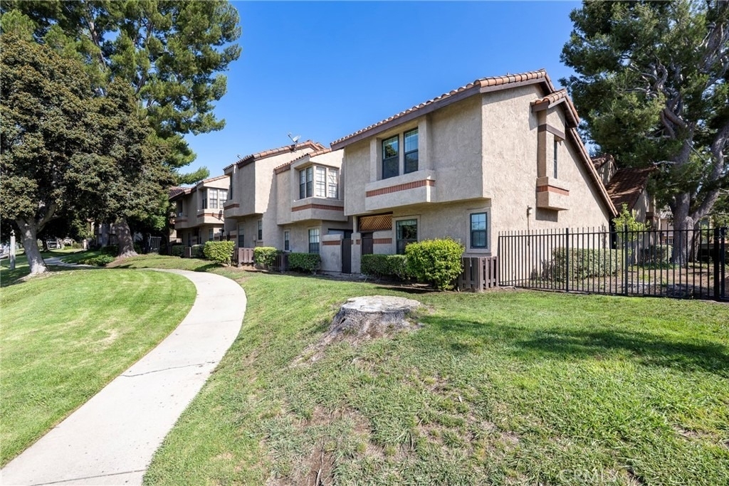 343 E Chapman Avenue - Photo 29