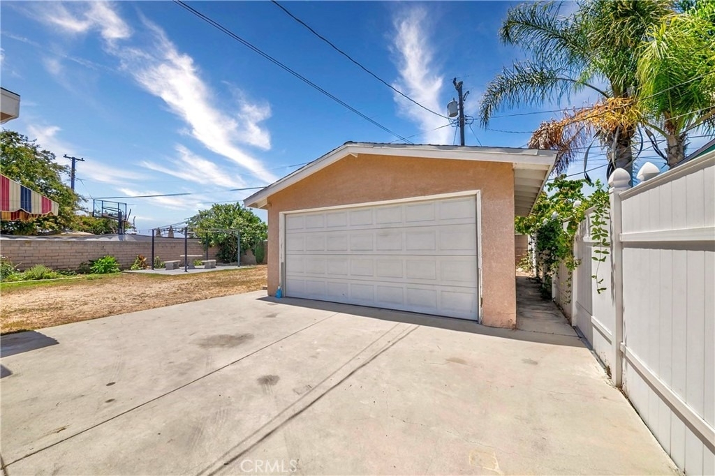 14621 Dalmatian Avenue - Photo 34