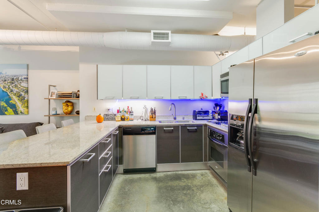 645 W 9th Street - Photo 6