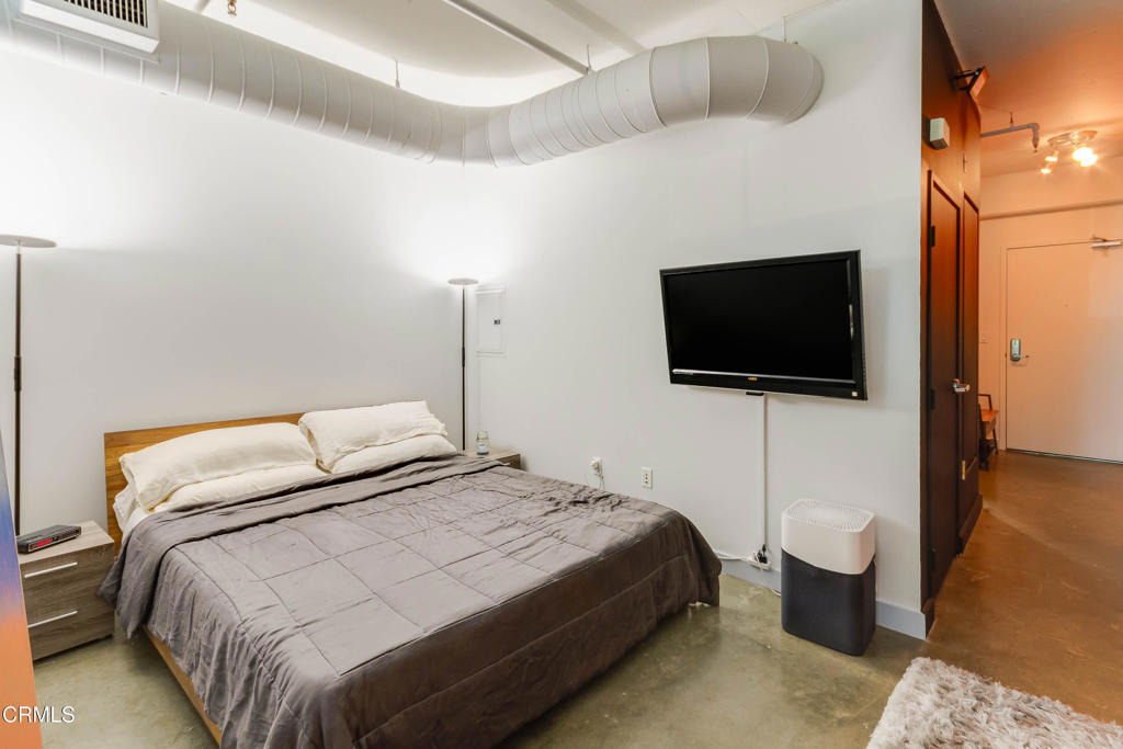 645 W 9th Street - Photo 9