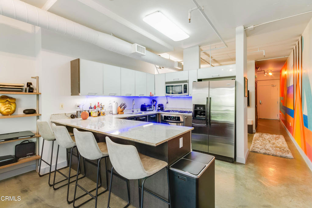 645 W 9th Street - Photo 5