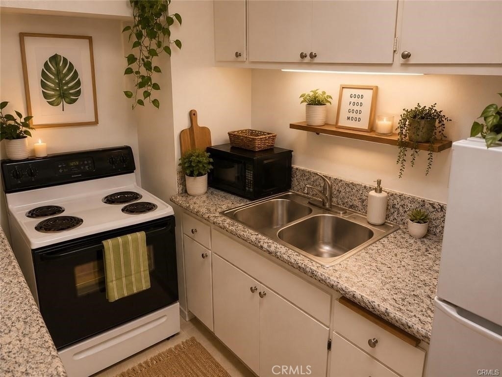 5585 E Pacific Coast Highway - Photo 3