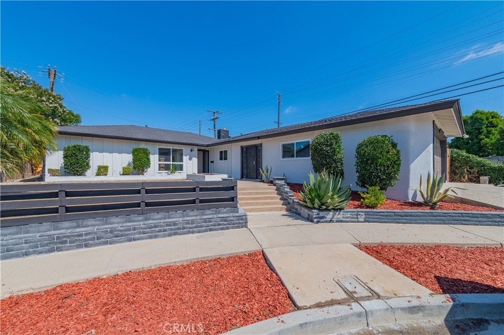 3202 Montana Avenue - Photo 0