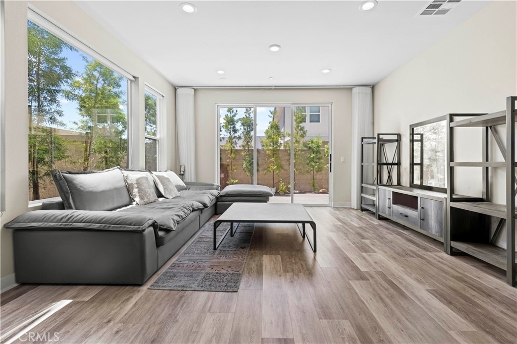 271 Newton - Photo 0