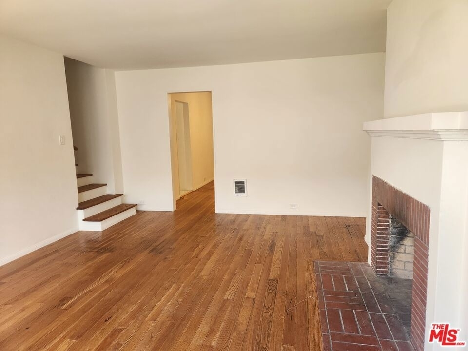 1234 1/2 Gordon Street - Photo 1
