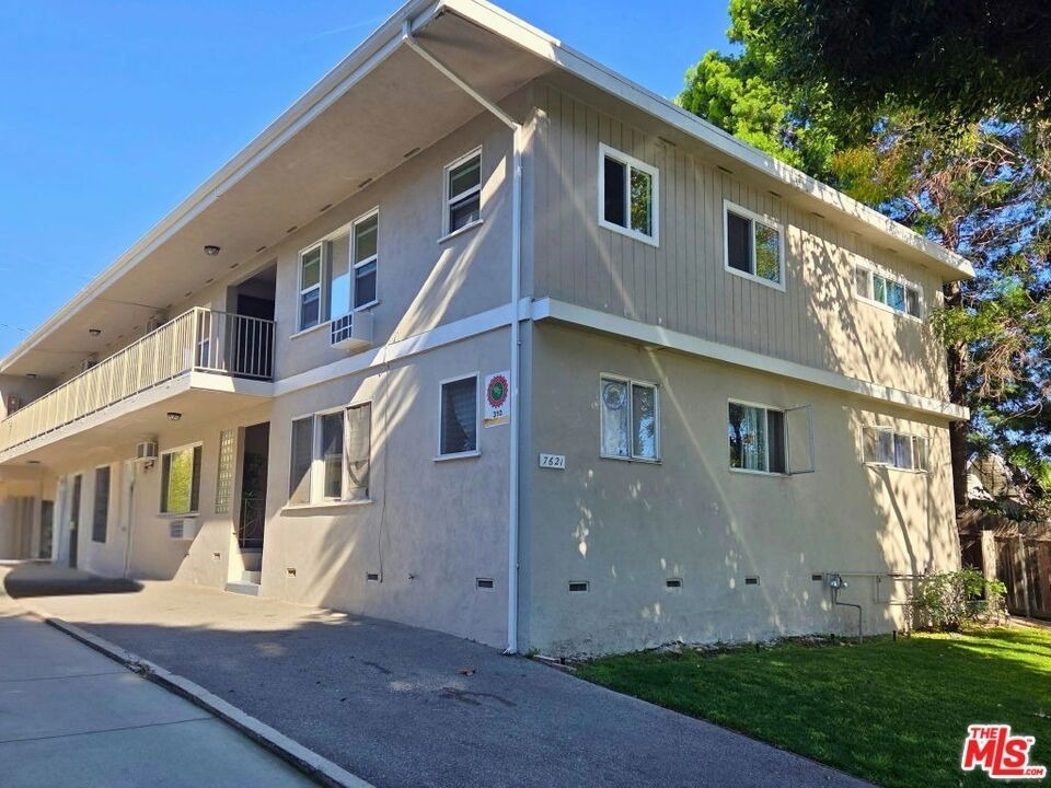 7621 Hampton Avenue - Photo 0