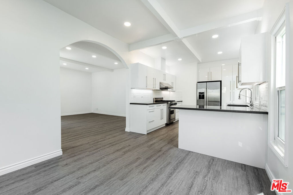 8718 Rosewood Avenue - Photo 12