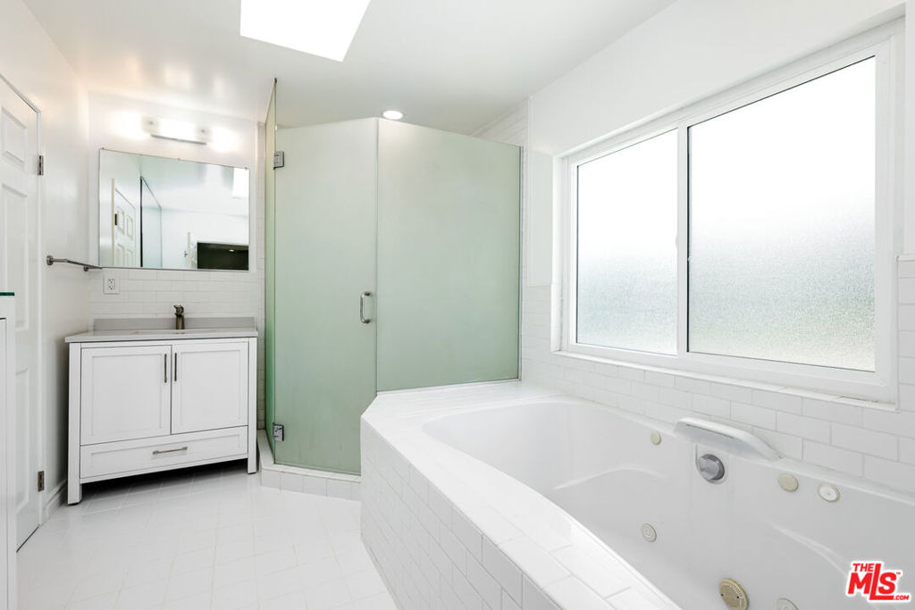 8718 Rosewood Avenue - Photo 33