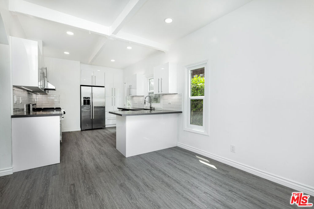 8718 Rosewood Avenue - Photo 5