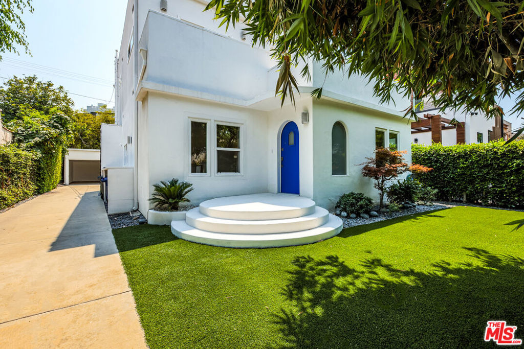 8718 Rosewood Avenue - Photo 1